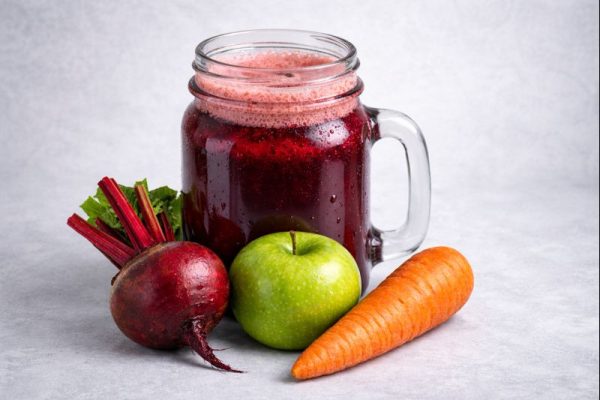 El jugo natural que ayuda a combatir la anemia, mejora la vista y apoya la limpieza del hígado graso